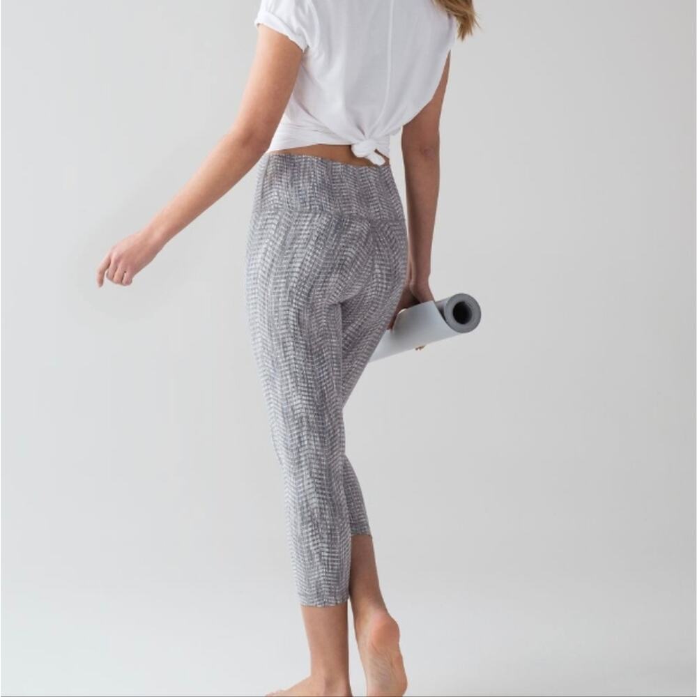 Lululemon Wunder Under Crop (Hi-Rise) *21" Luon Arrow Jacquard Battleship